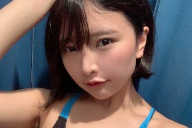 橋本ひかり、キワどすぎる競泳水着姿