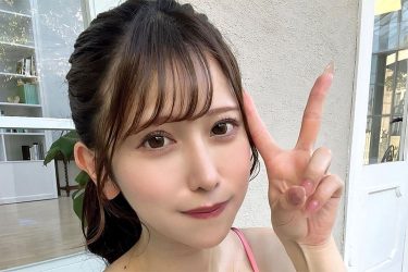 名取くるみ、ハッピーオーラ全開のピース美女