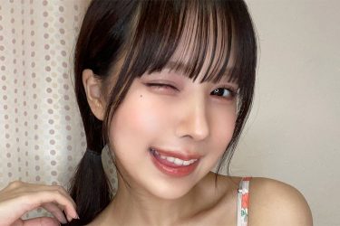 桃木兎羽、ウインクのボイン美女