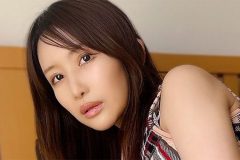 琴井ありさ、ワンピの気になる隙間