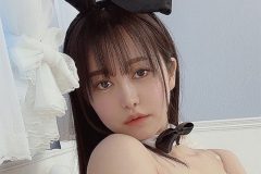 伊藤しずな、黒バニーのむっちり太もも