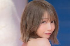 篠原みなみ、浮き輪とまん丸ヒップ