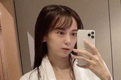 絃花みき、バスローブの艶ツヤ自撮り