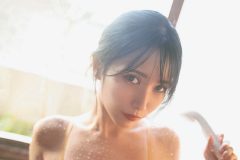 JILL、水滴に彩られたグラマラスボディ