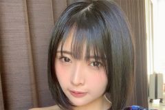 橋本ひかり、はだけシャツの誘惑