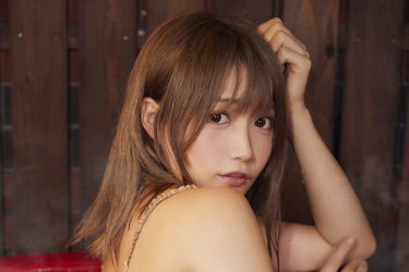 篠原みなみ、湯船に浮かぶ艶ヒップ