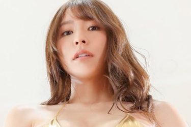 夏来唯、見上げれば…圧巻テカテカ強烈ボディ