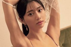 斎藤恭代、脱ぎかけ神ボディと圧倒的美貌