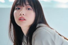 森香澄、ビジュ炸裂の四つん這い