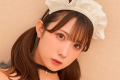 大河もも、メイド姿で太もも枕のお誘い