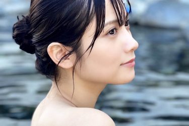 桃月なしこ、艶やか入浴ショット