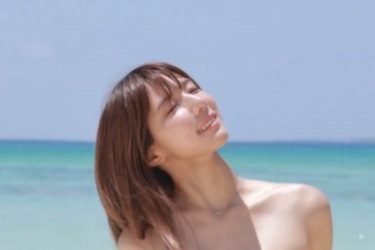 夏本あさみ、引っ張りたくなる…ヒモ水着