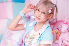 篠崎こころ、ちびっこサイズで魅せる桃尻