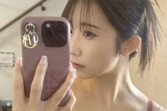 大河もも、ボリューミーな自撮りショット