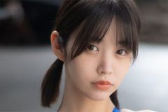 真中つぐ、タイヤ上の競泳水着ヒップ