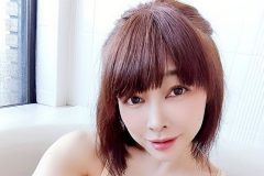 松坂南、気になる隙間の艶ショット