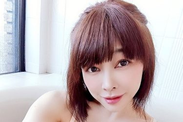 松坂南、気になる隙間の艶ショット