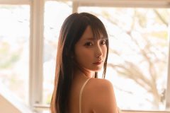 大河もも、透けタイツ&超むっちりヒップ