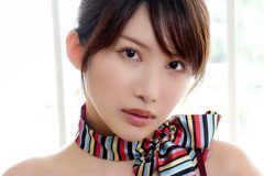 琴井ありさ、感謝の手ぶらショット