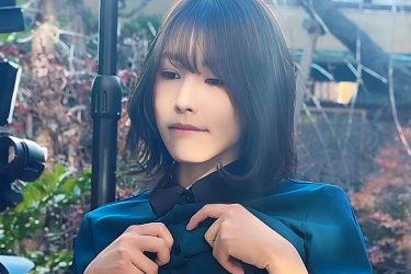 夏来唯、衝撃的ランジェリーのキワド攻め