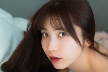 紗愛、強めの四つん這いショット