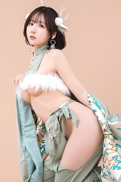 けんけん「下着つけてない!?」と妄想爆発の妖艶辰年コスの画像2