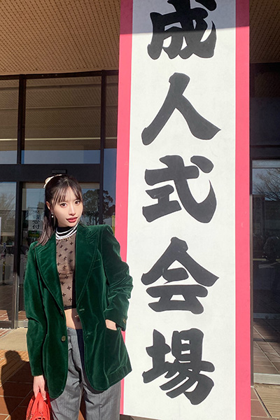 藤川らるむ「バスト透け透け」の成人式の画像3