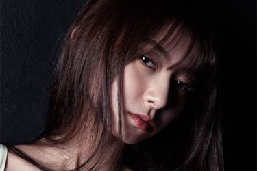 桑田彩、ダークなメリハリボディ