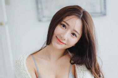 斎藤恭代、女神のような笑顔と美谷間