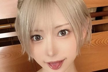 篠崎こころ、背徳感煽る脱衣所の美女