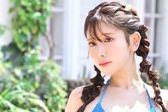 名取くるみ、鮮やかブルーのゴールデンボディ