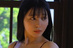 紫藤るい、脱ぎかけグラマラスボデイ