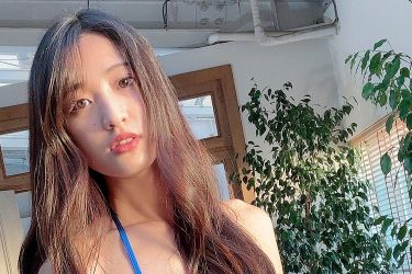 岡本杷奈、心揺さぶるエモ自撮り