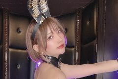 相良ましろ、ド迫力の網タイツヒップ