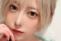 篠崎こころ、金髪美女の浴衣の下