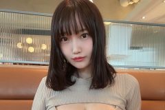 世良ののか、穴あきニットでプリンプリン