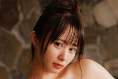 有村果夏、脱ぎかけの手ブラ誘惑