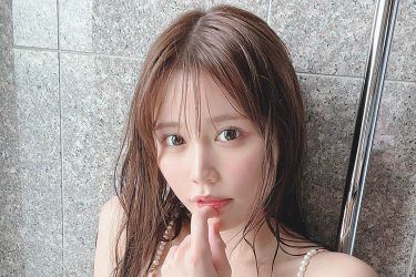 小日向ゆか、あざとさ全開ビキニショット