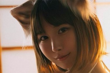 日向葵衣、薄明りで輝くキツネ美女