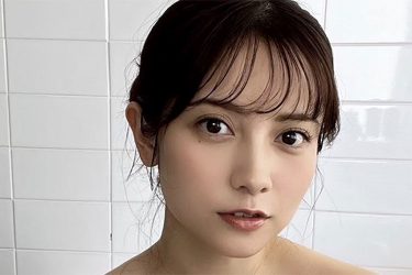 桃月なしこ、しなやかにビジュ爆発