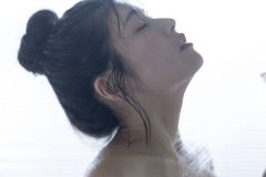 ちとせよしの、水も滴るピチピチ美ボディ