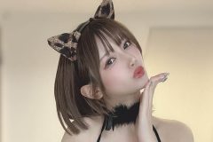 相良ましろ、キュートで色っぽい女豹コス