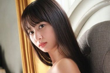 有村果夏、危険なパンツ紐ほどき