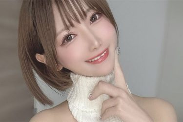 相良ましろ、真っ白ニットの無防備な胸元