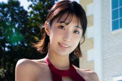 篠塚みあ、変形水着のグラマラスボディ