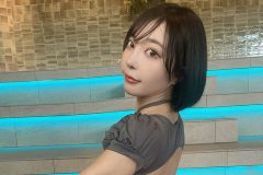 まいてぃ、ほぼ丸出しのTバック姿