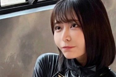 小日向結衣、穴あきグラマラスボディ