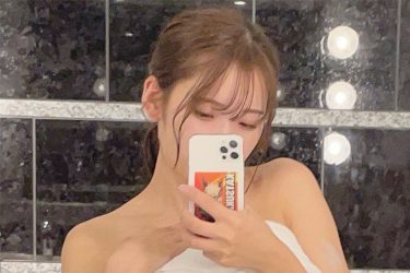 紅羽りお、危険なタオル一枚自撮り