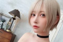 篠崎こころ、透明感抜群の美貌とパーフェクトボディ