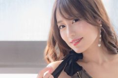 霧島聖子、大人の胸チラ